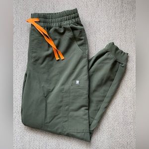 Figs high waisted Uman relaxed scrub bottoms in Moss